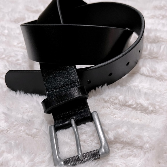 ****SOLD****Banana Republic NWOT genuine leather belt. ***Never worn - Picture 1 of 3